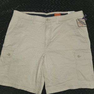 ST. JOHN'S BAY Men's comfort stretch Khaki Cargo Shorts 42" waist, NWT